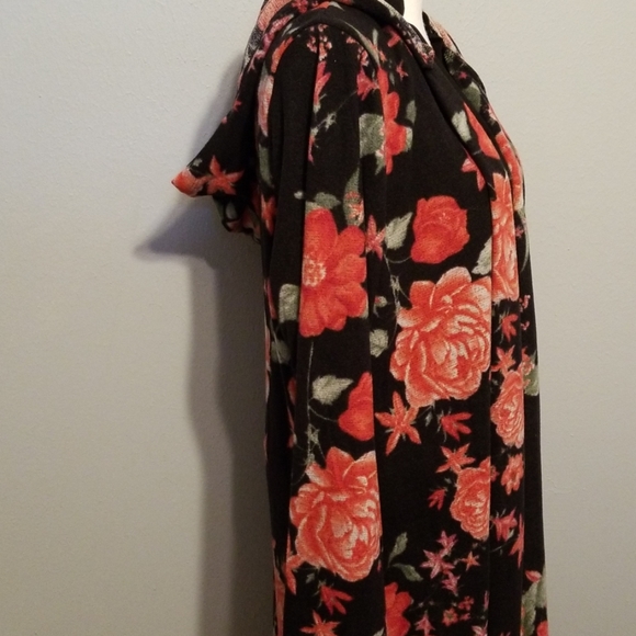 - Black and Red Floral jacket w hood - Picture 3 of 7